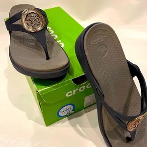 CROCS Sanrah Circle Wedge Sandal Navy SZ 8